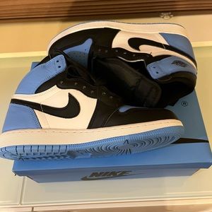 Air Jordan 1 Retro Og.    Size 6.5Y    Color.University Blue/Black-White